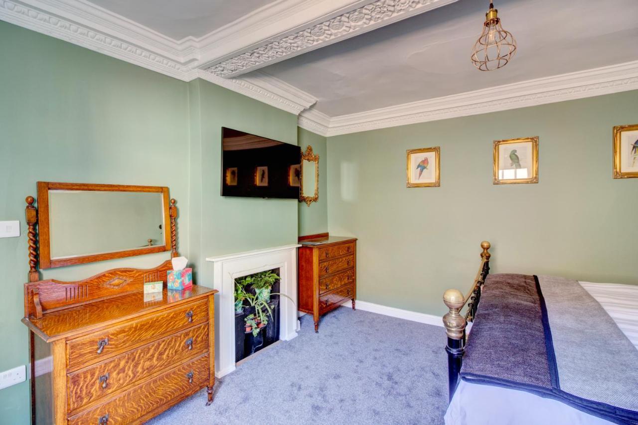 Green Parrot House Bed & Breakfast Devizes Dış mekan fotoğraf